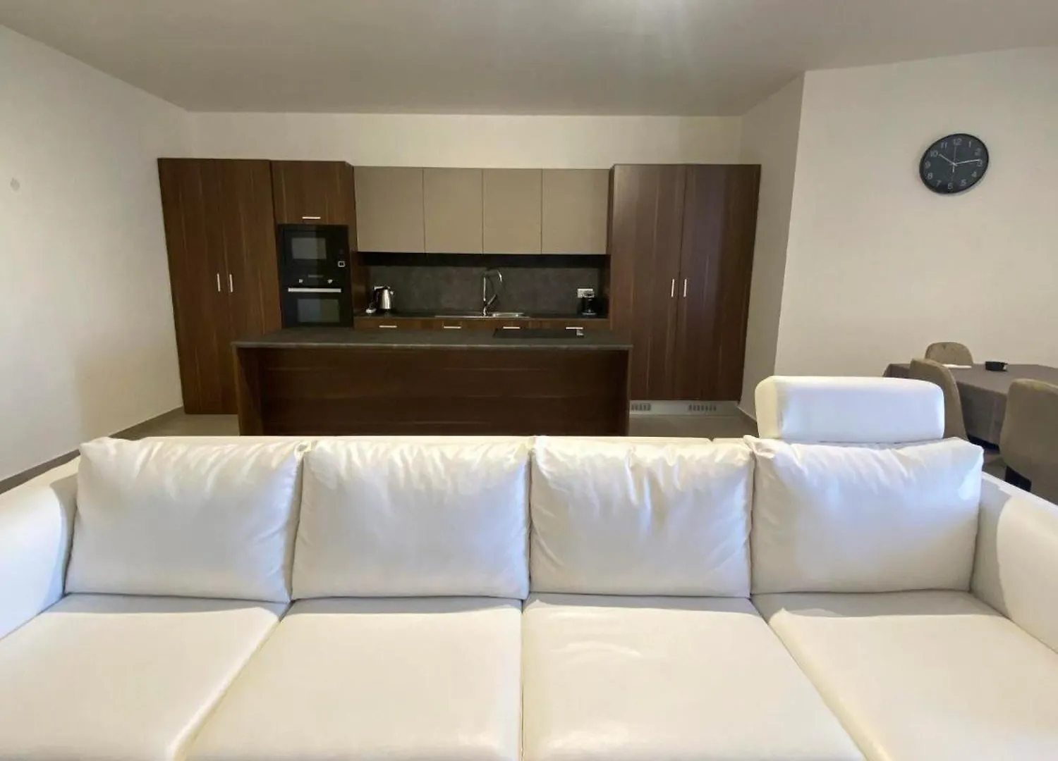 An Immaculate 3 Bedroom Apartment In Gudja
